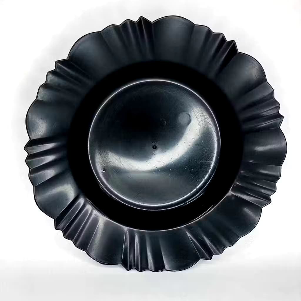 Kit 5 a 20 Pratos Preto Fundo Pétala Refeição Com Borda; (Plástico).Almoço/Jantar.