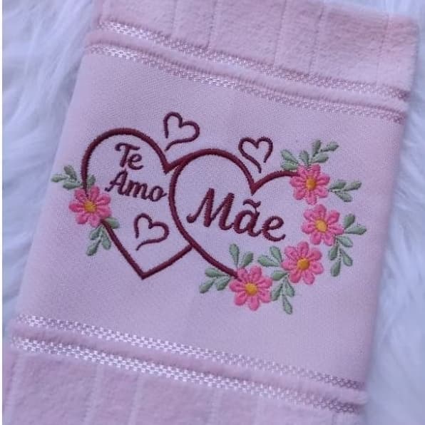 Toalha de mão bordada personalizada tema dia das mães.