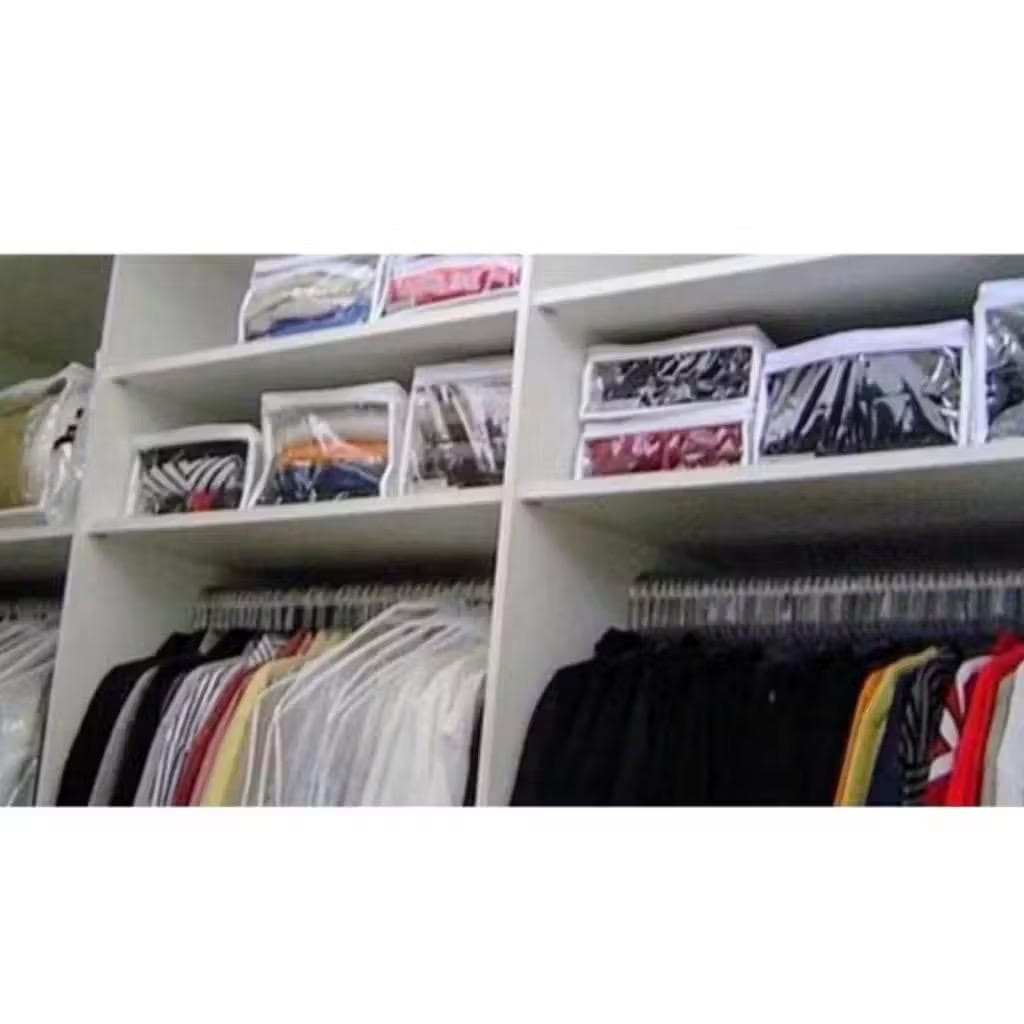 Agora você pode separar suas roupas e pertences para viagem! Nos organizadores, feitos em plástico transparentes com zíp