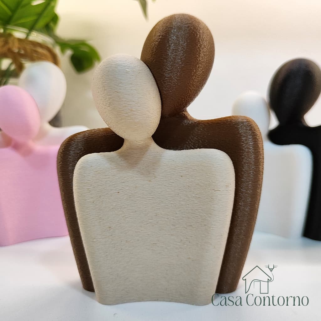 Estátuas Decorativas Casal se Abraçando