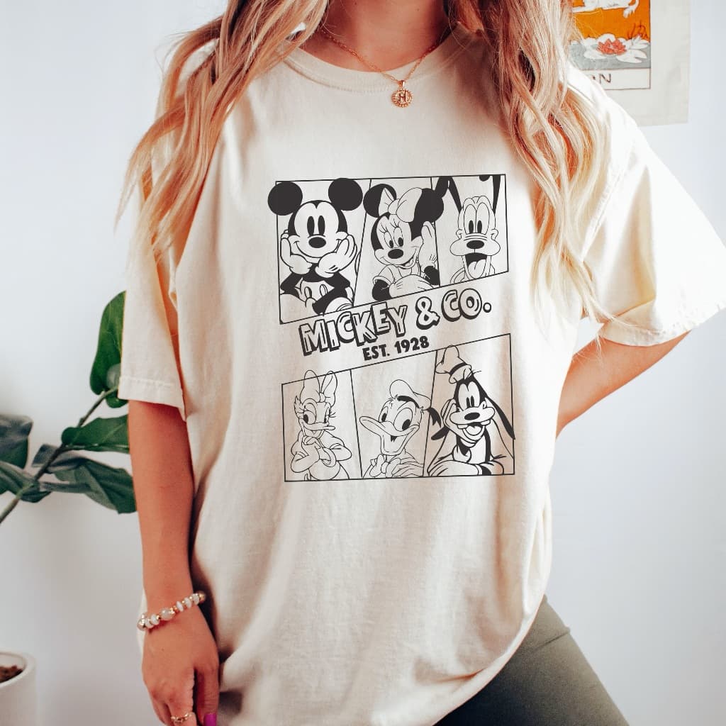 Camiseta Feminina Oversized Turma Disney Off White Férias Viagem
