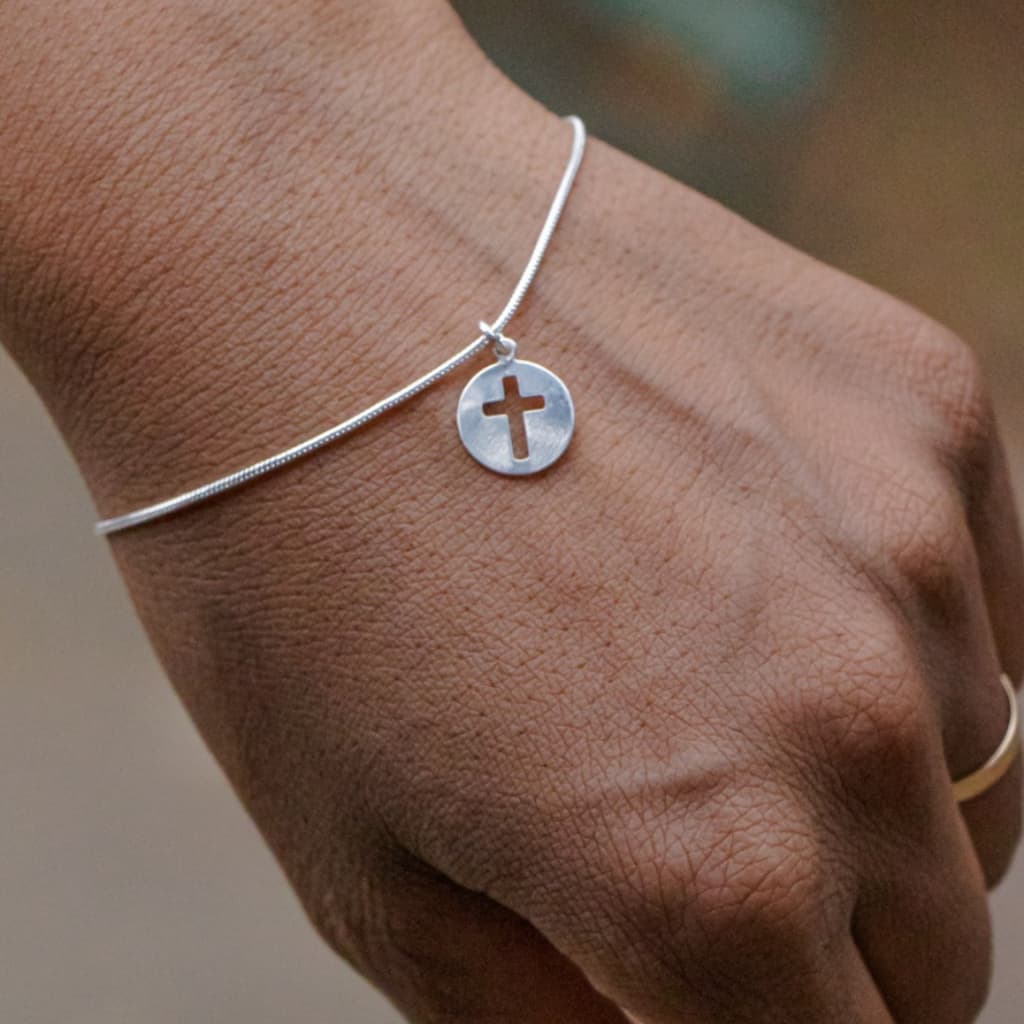 Pulseira De Prata N925 Com Pingente De Cruz Legitima Delicada Joias e Acessorios