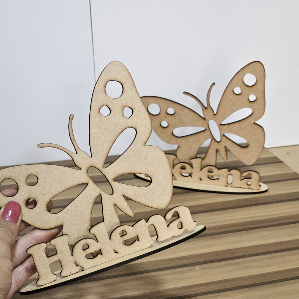 CENTRO DE MESA BORBOLETA  com nome TEMA JARDIM ENCANTADO