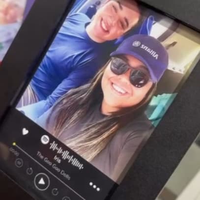 Namorados, Casais, Porta Retrato Com Foto E QR CODE SPOTIFY (10X15 Vidro e Madeira)