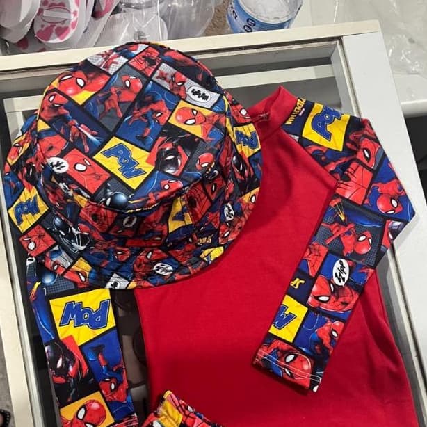 Chapéu praia, piscina infantil personagens Homem Aranha e Sonic.