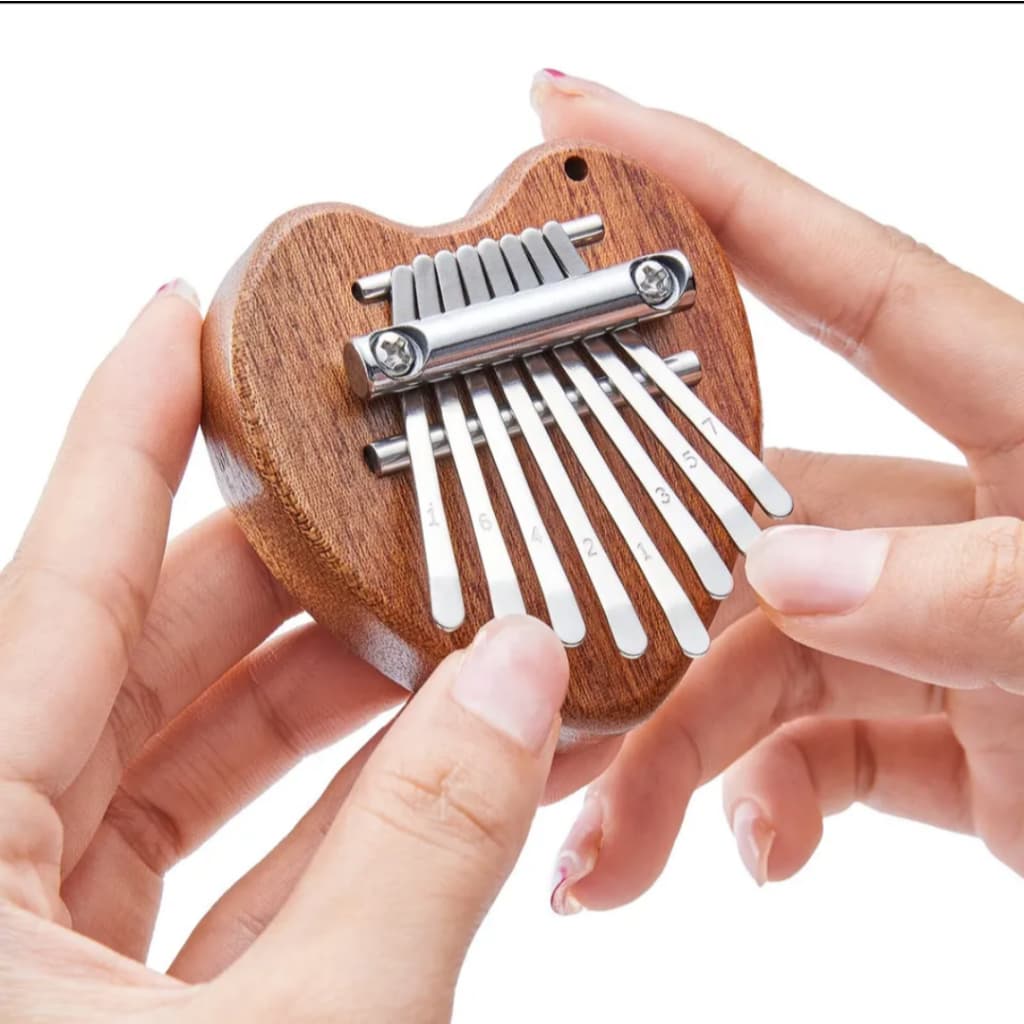 MINI KALIMBA 8 TECLAS MADEIRA PIANO DEDO MODELO CORAÇÃO