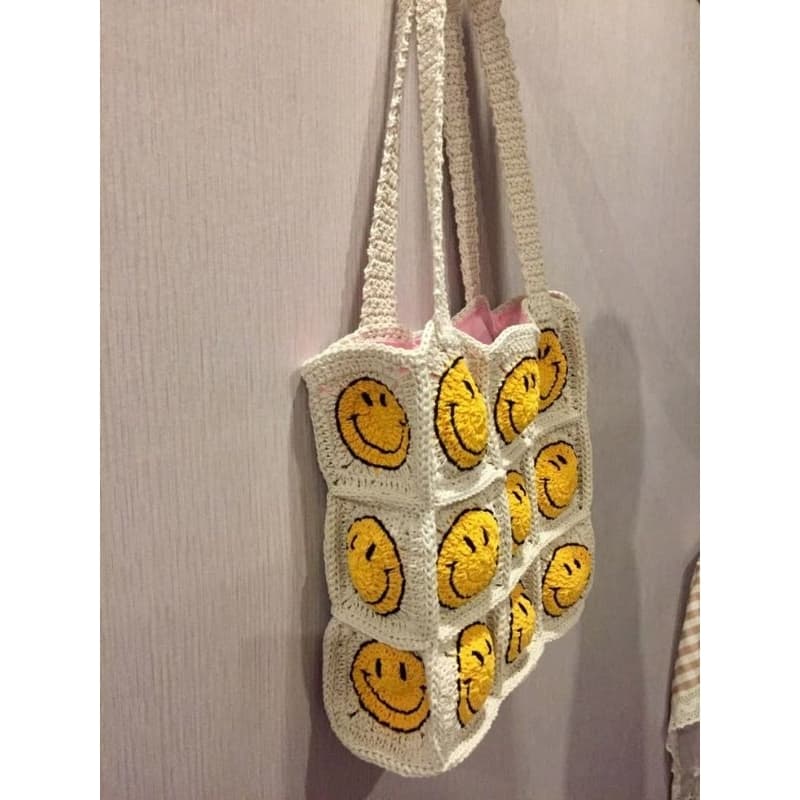Bolsa de crochê smile artesanal ofeeta