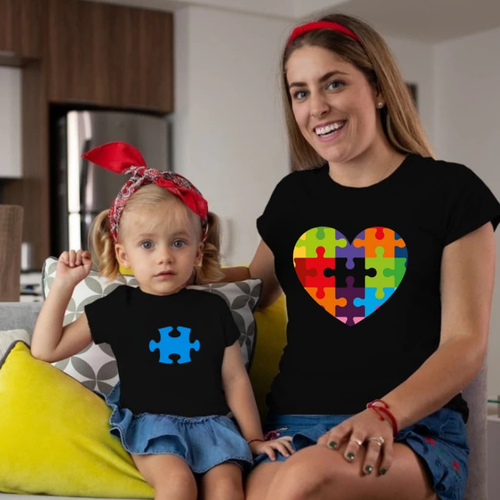 Kit com 2 Camisetas Tal Mãe Tal filho(a) Autismo Conscientização Com Estampa De Quebra-cabeça Autista