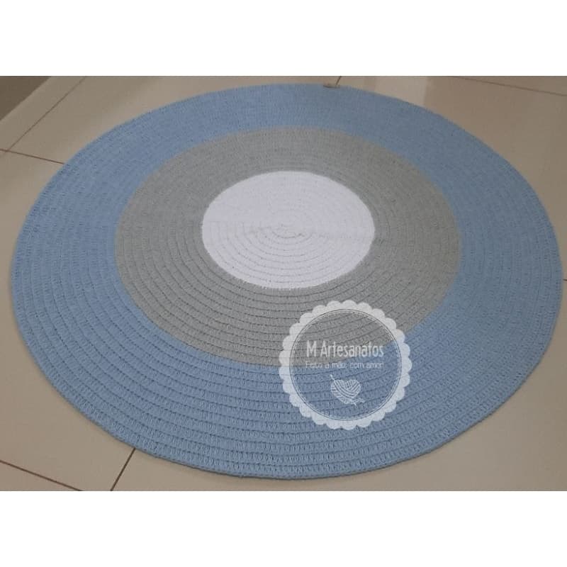 Tapete redondo crochê infantil quarto de bebê branco cinza e azul bebê