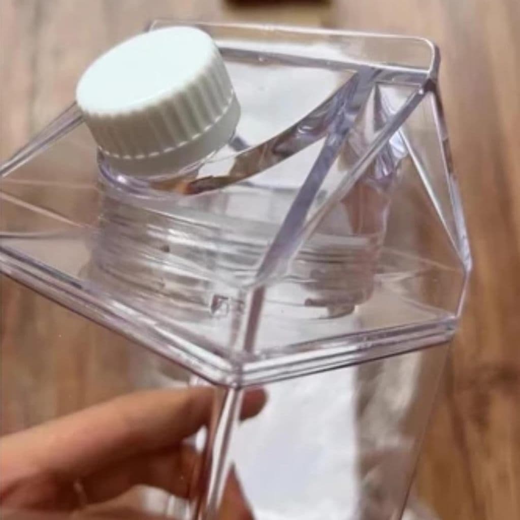 Garrafa de Acrílico Quadrada 1 litro Resistente para Geladeira Água Suco Leite Chá Com Tampa