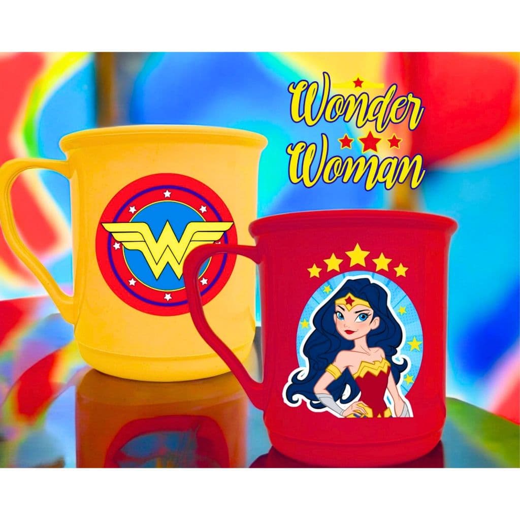 Kit 2 Canecas Plástico Personalizada Infantil Mulher Maravilha Lembrancinha Criança 350ml Desenho