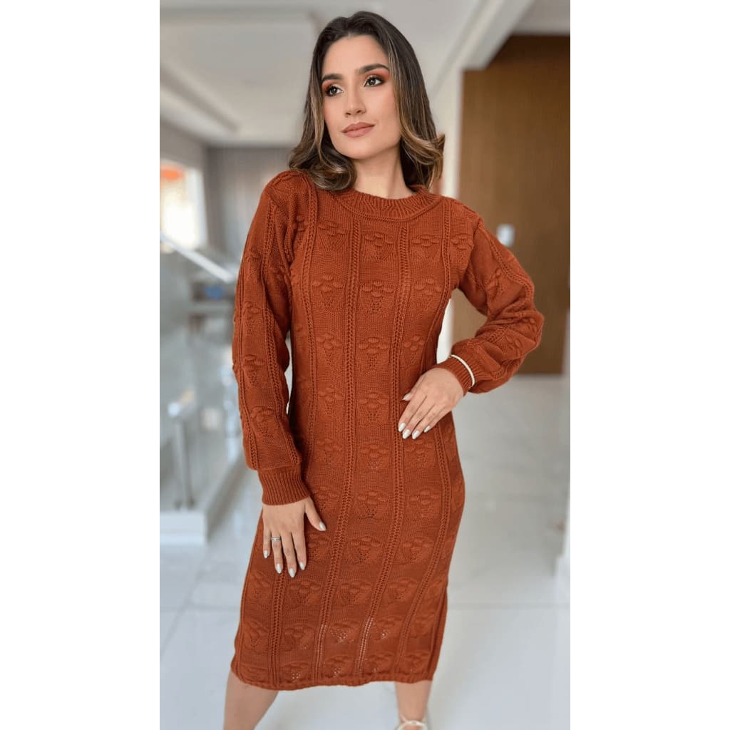 Vestido de Inverno, Fenda Lateral, Manga Bufante, Detalhes em Flor - Tricot.