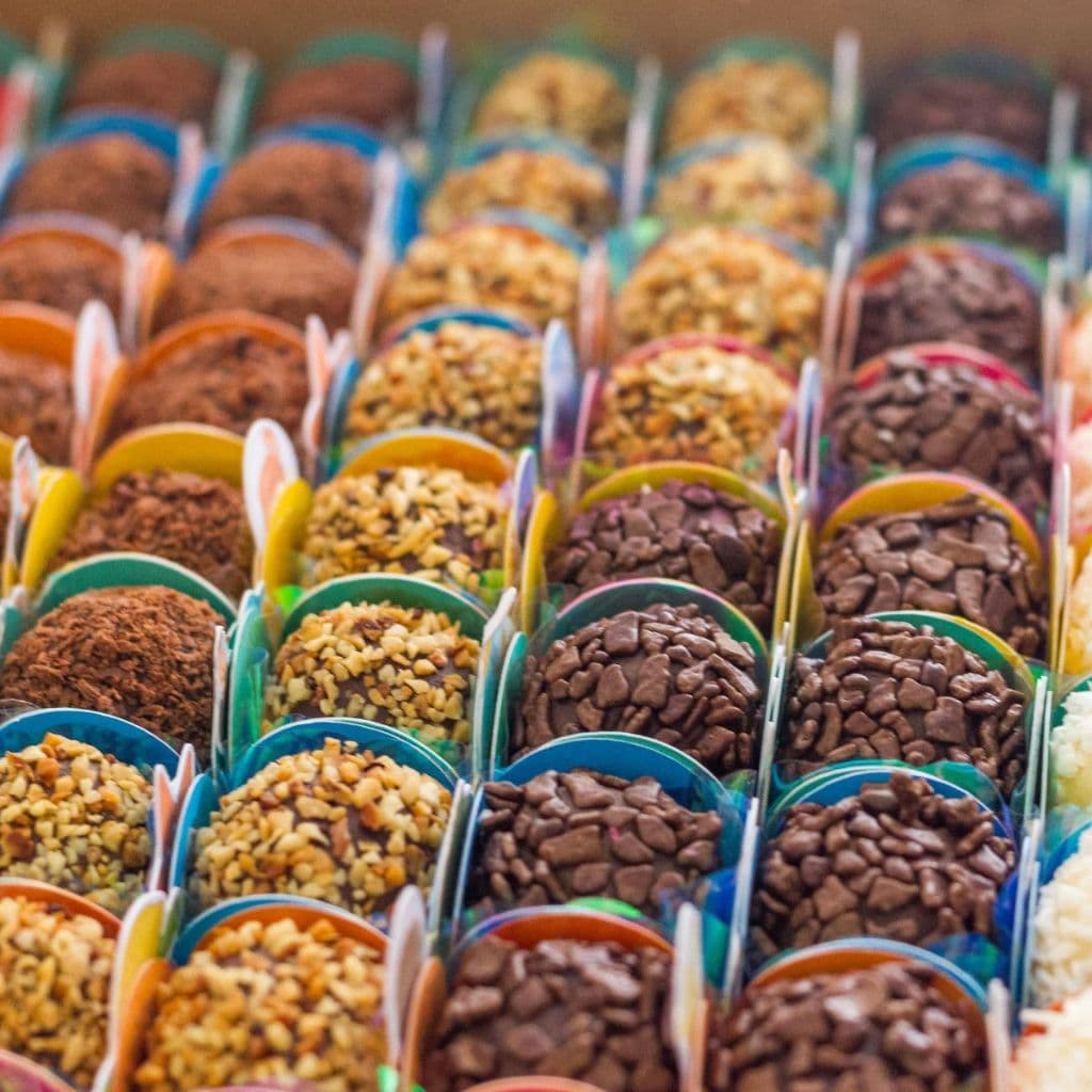 Forminhas 4 Pétalas Doces Brigadeiro Beijinho Bombom Festa Aniversários Casamento Comemoração