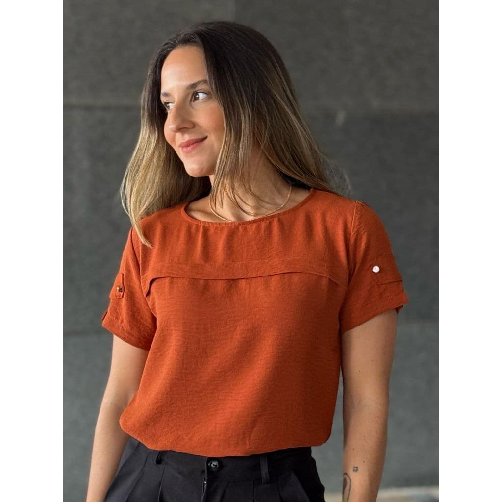 Blusa Feminina Tira Transversa No Busto Manga Curta Básica Lisa Estilo Casual