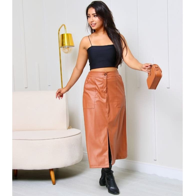 Saia midi feminina social couro fake, cintura alta com fenda, bolsos laterais, moda evangélica