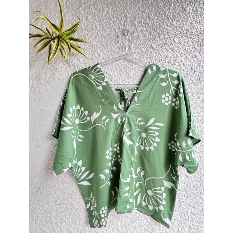 Blusa feminina manga curta  estampado gola v tecido viscose C5