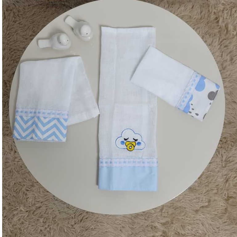 Fralda Bebê Boca Bordada  Kit Com 03 Unidades  Brancas Com Acabamentos Variados   Meninas e Meninos