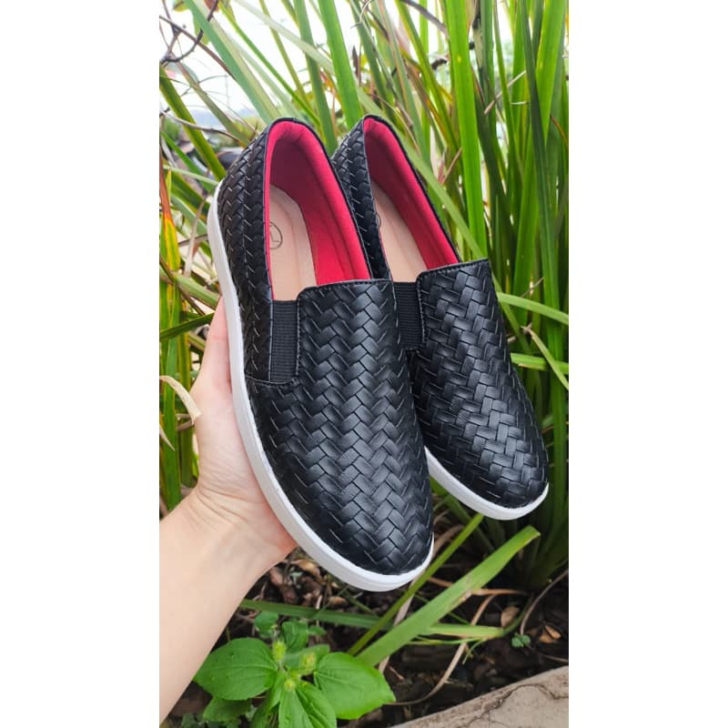 Tênis preto social feminino confort elegante casual