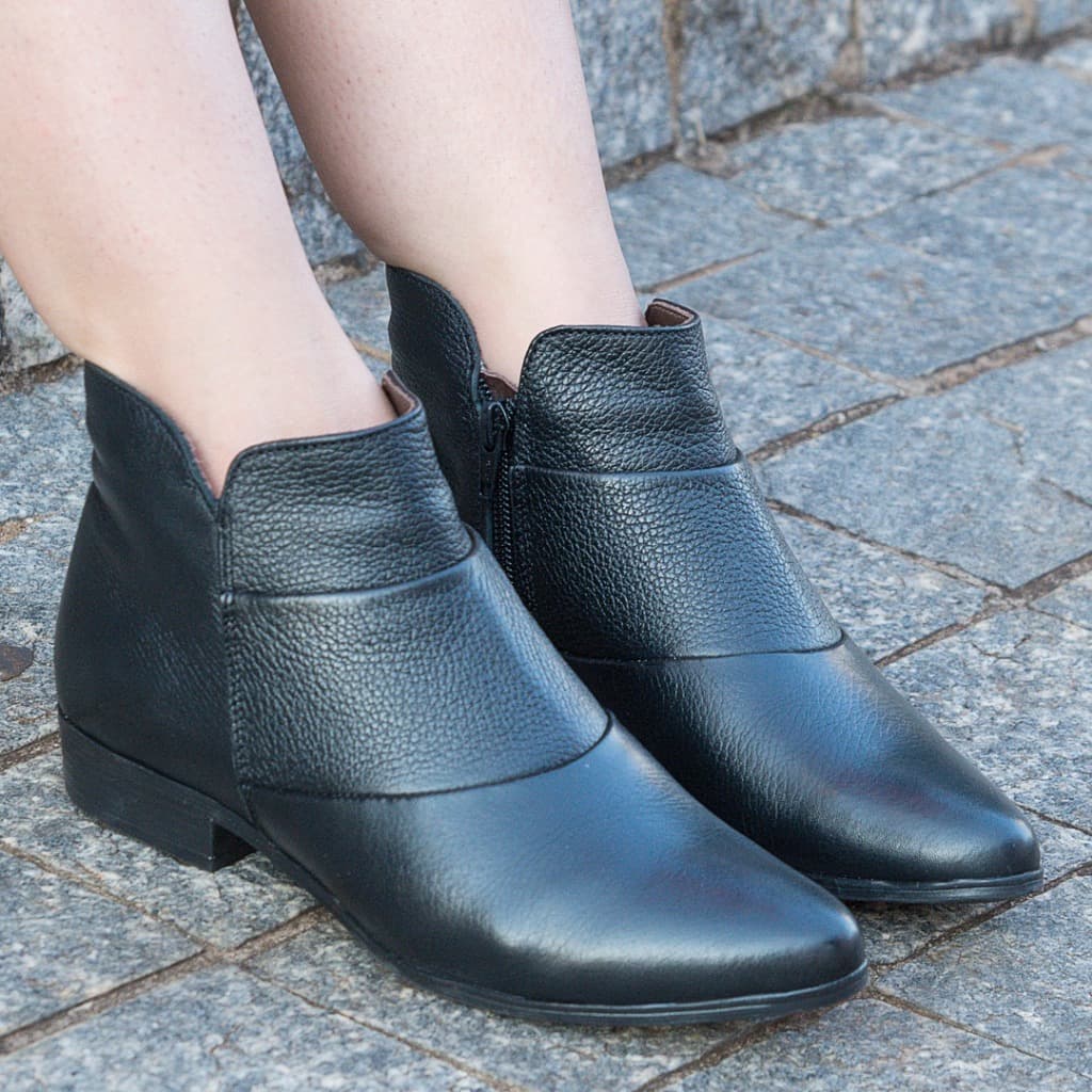 Bota Feminina Bico Fino Cano Baixo Silva&Silva couro Leve