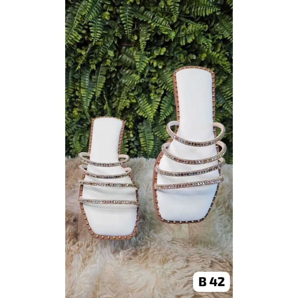 Sandália Rasteirinha Brilhante  Conforto e Brilho para Seu Look Perfeito