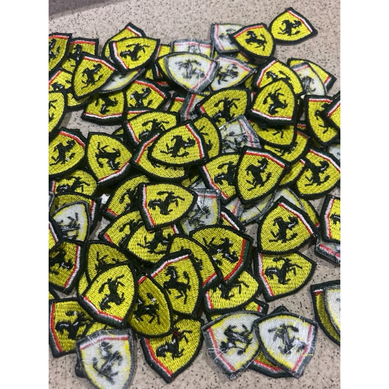 kit patches mini logo ferrari com 10 unidades