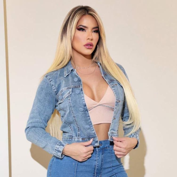 Jaqueta Jeans Feminina Detalhada Com Botão Destroyer Blogueira Marmorizada
