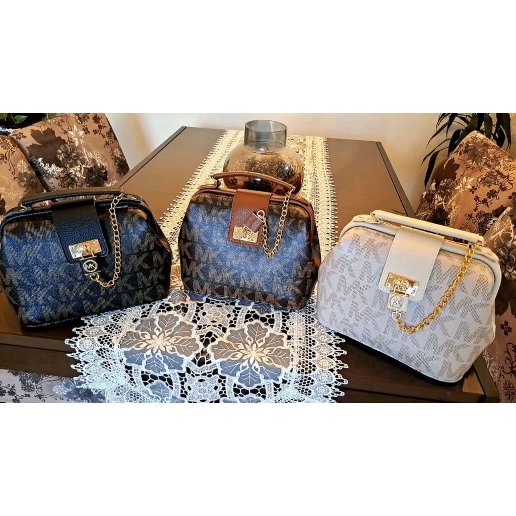 BOLSA FEMININA BAÚ A TENDENCIA DO MOMENTO ACABAMENTO IMPECAVEL