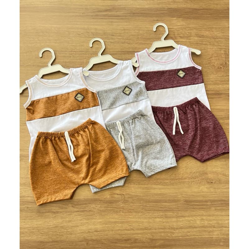 Roupa de Bebê Menino Kit com 3 conjuntos 3 a 9 meses Estampas Sortidas
