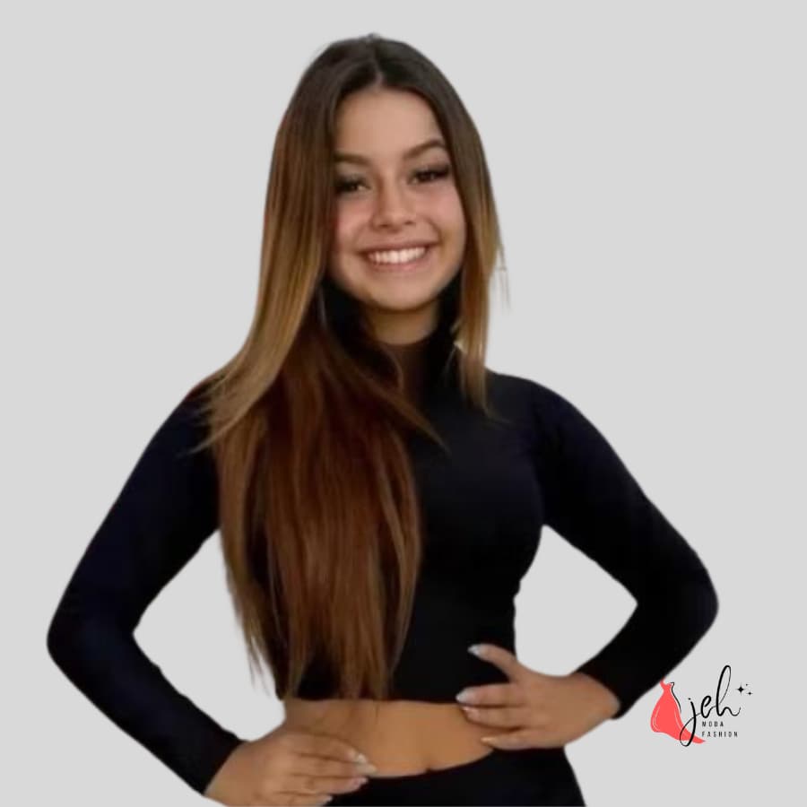 Cropped Feminino Manga Longa em Suplex com Gola Alta – Modelo Justo