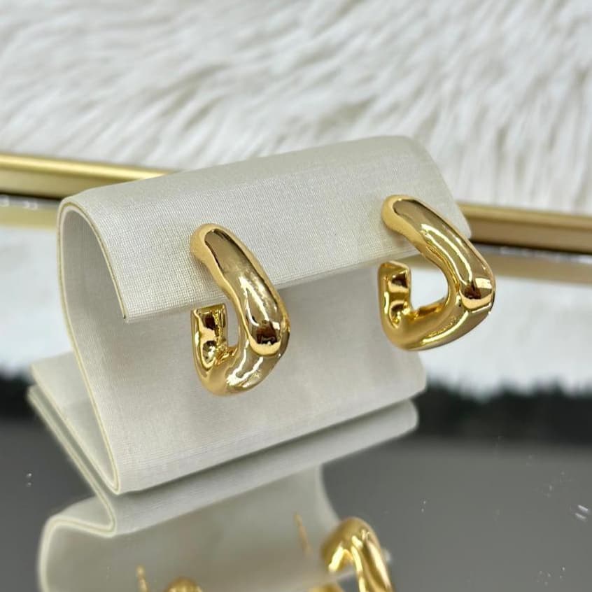 Brinco da moda argola triangular - Banhado a ouro ou prata, com garantia