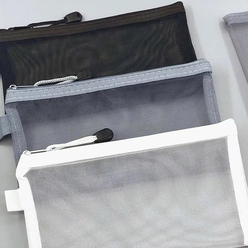 Estojo porta objetos necessário de nylon  cor cinza ou preto