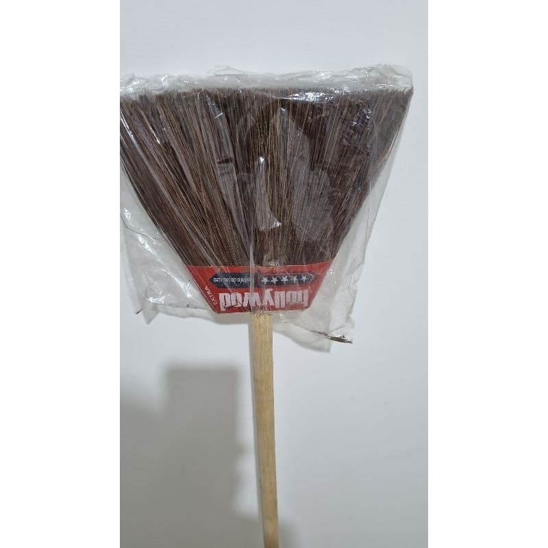 Vassoura Piaçava Natural com cabo de 1m20cm