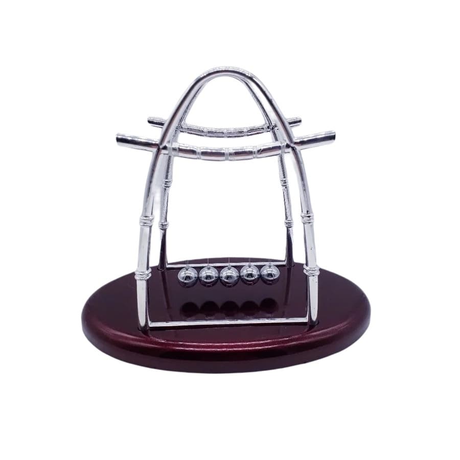 Péndulo Enfeite Decorativo De Newton, Bolas De Metal, Base Em Plastico 17.5 X 11.5 X 14 CM