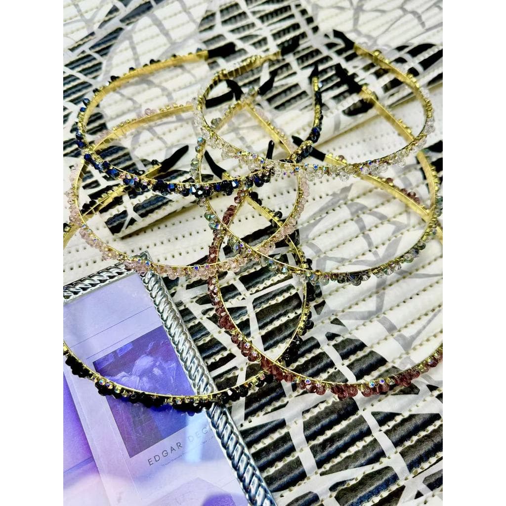 Tiara simples douradas c/pedrinhas cor sortidas