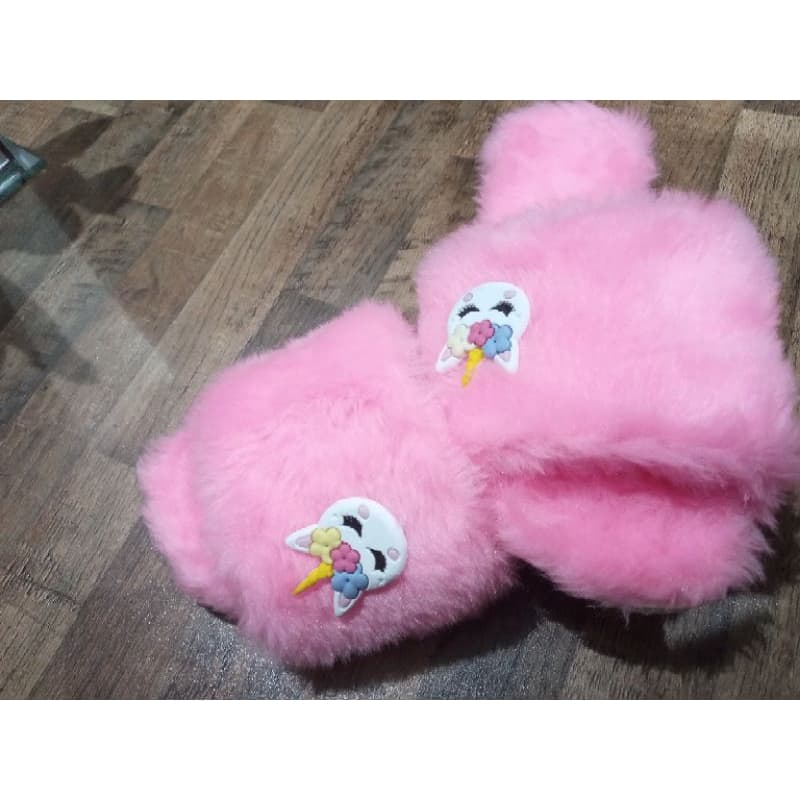Chinelos de Pelos Pelúcia