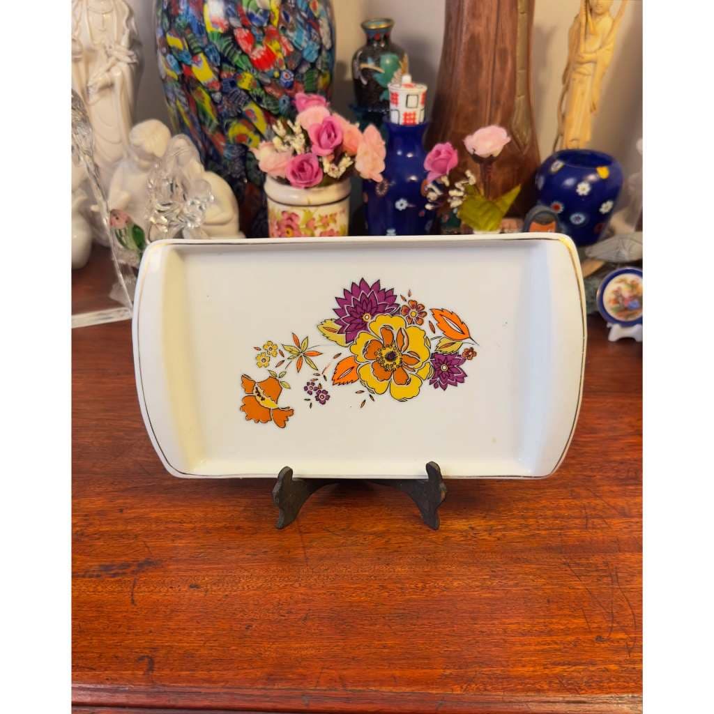 Pequena travessa em antiga porcelana Schmidt.