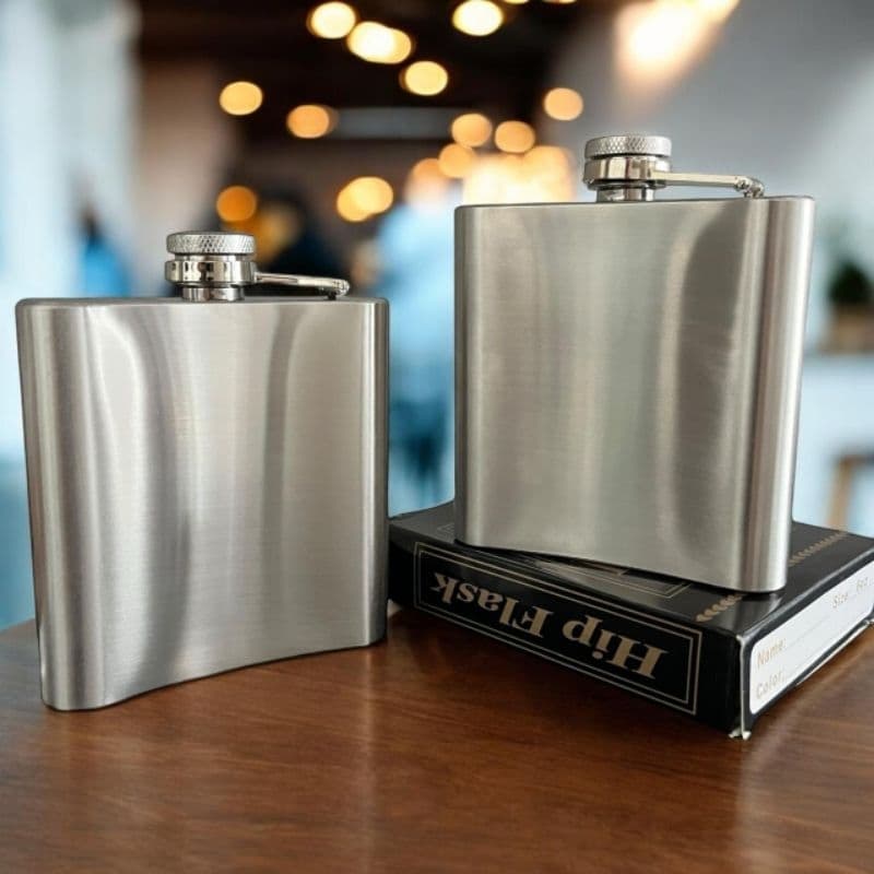Cantil Porta Bebidas De Bolso Inox Copo Baixo Giratório De Vidro Com Base Inox Whisky Vodka Rum