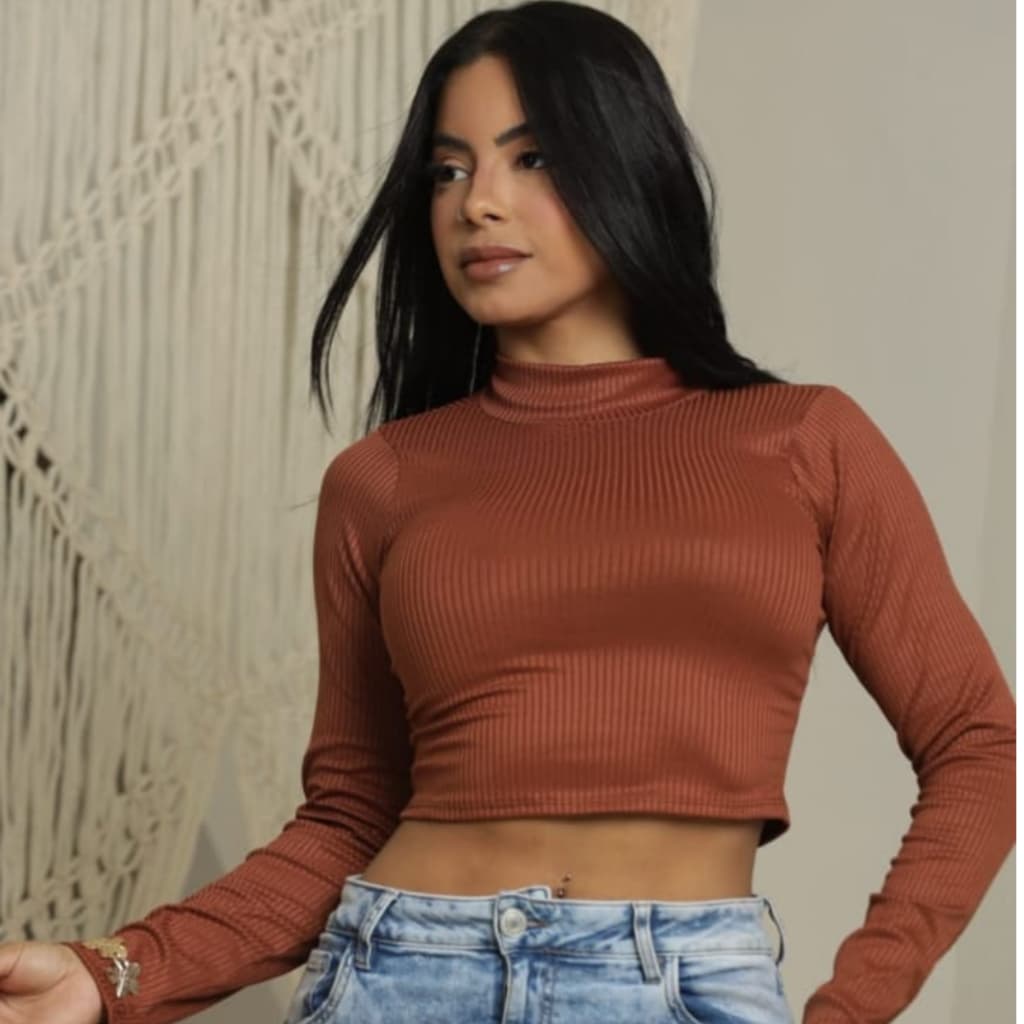 Cropped Feminino Gola Alta Manga Longa Em Tecido Canelado Elegante Tendência