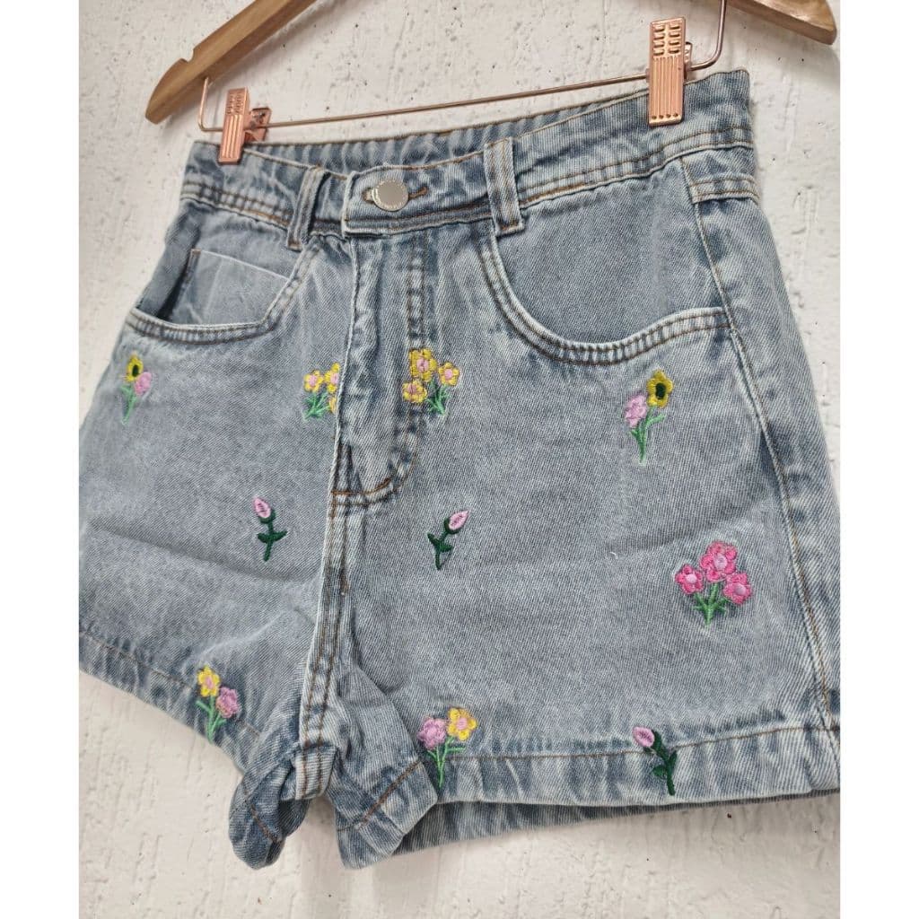 Short Jeans feminina com Bolso Bermuda Feminina Com Estampa De Flor