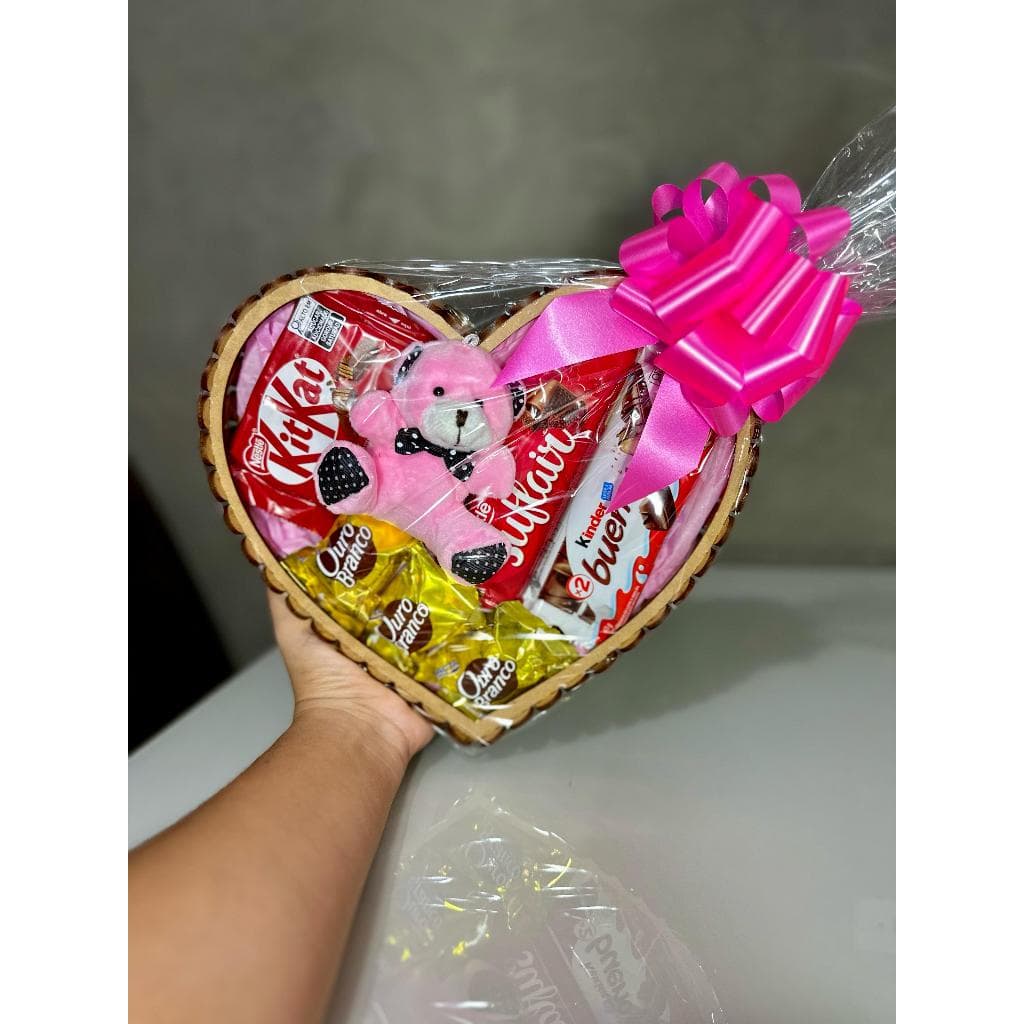 Cesta Presente Coração de Chocolate e Pelucia Dia dos Namorados, Aniversário, Presente