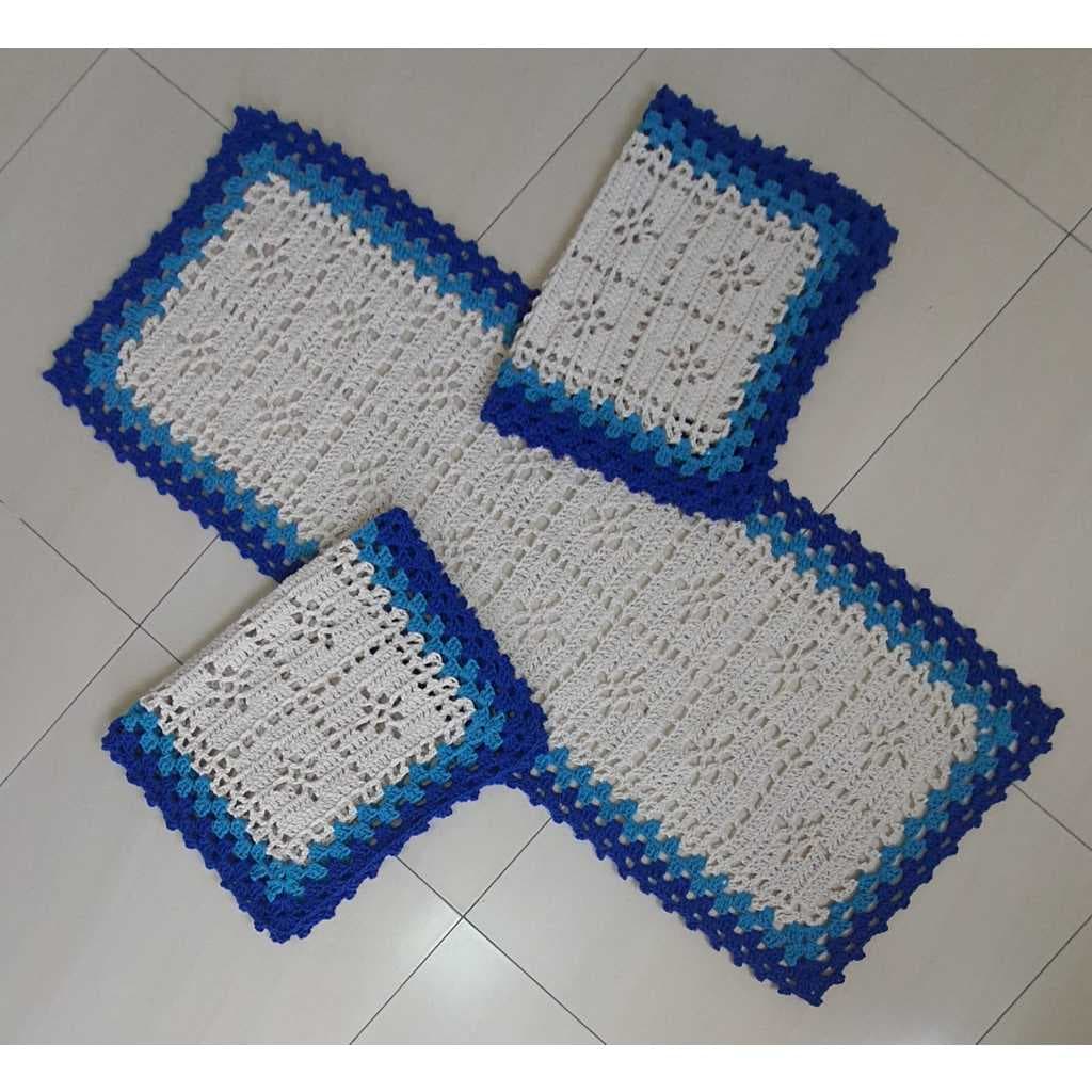Jogo de Passadeira em Crochê Borda Colorida - Tapete Cozinha - Azul Claro e Azul Escuro - 3 pçs