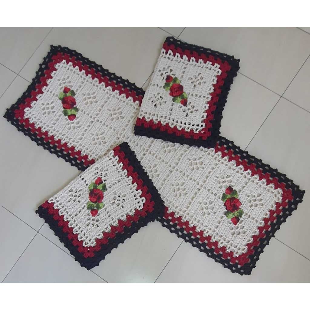 Jogo de Passadeira em Crochê Borda Colorida/Flor Barroca - Tapete Cozinha - Preto e Vermelho - 3 pçs