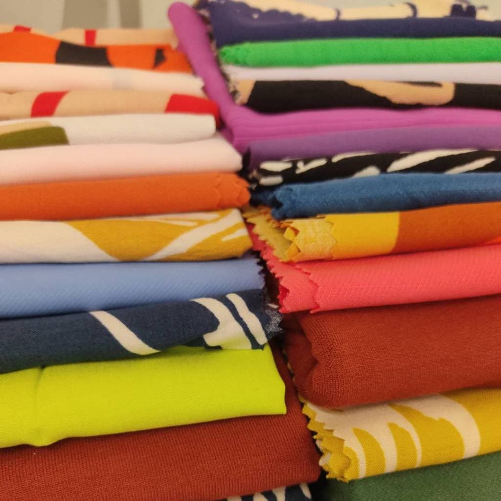 2kg Retalhos Grandes Sortidos - maiores que 80cm - para Costura, Artesanato, Roupas de Bonecas, Lenços, Apliques