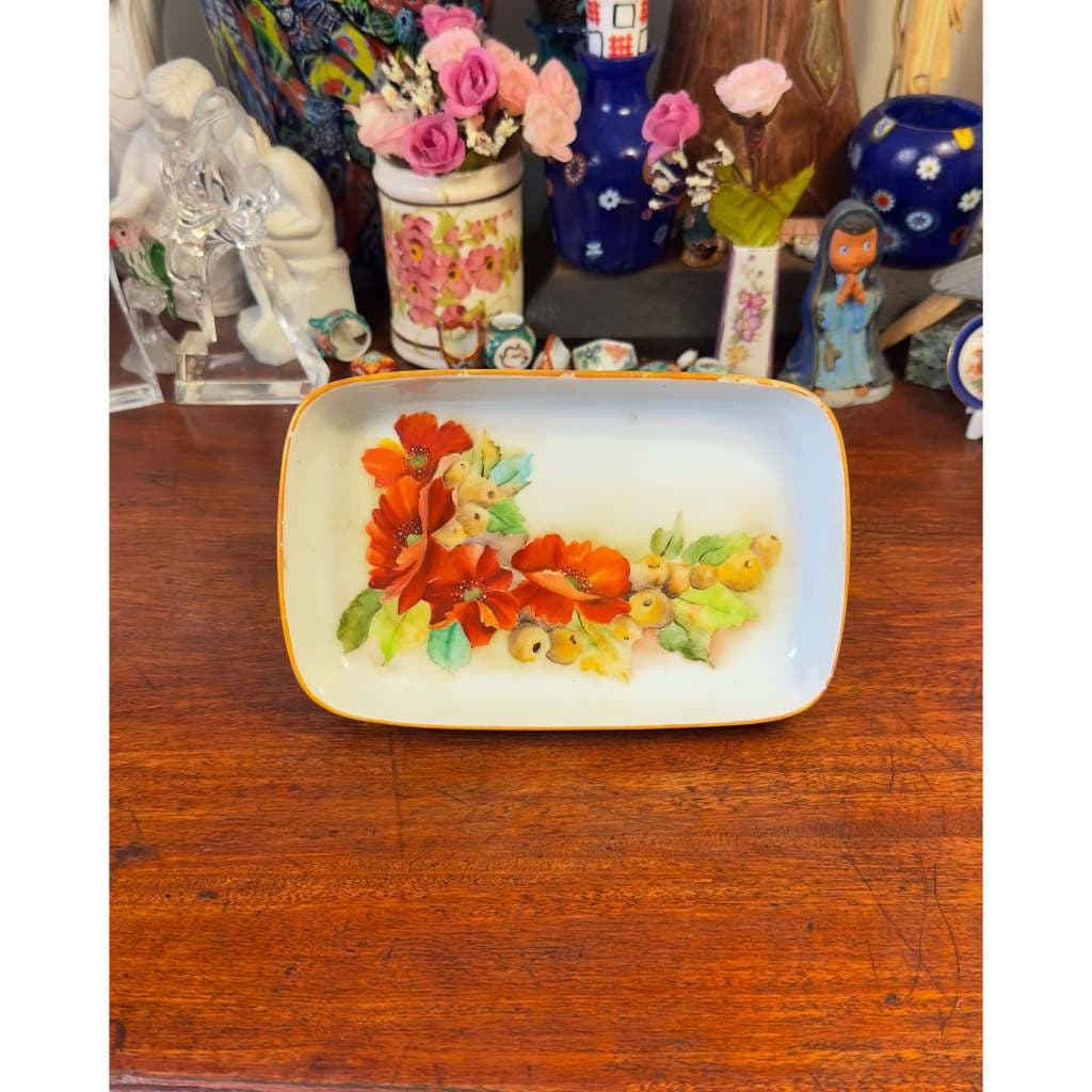 Pequena travessa em antiga porcelana Schmidt.