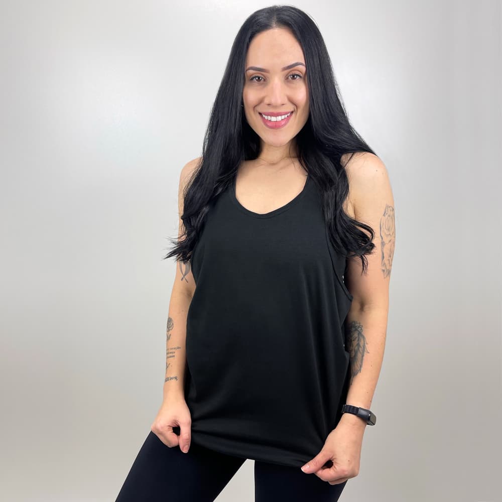 Regata Feminina Preta em Algodão Cavada Lisa Básica Sem Estampa Varias Cores Super Confortável