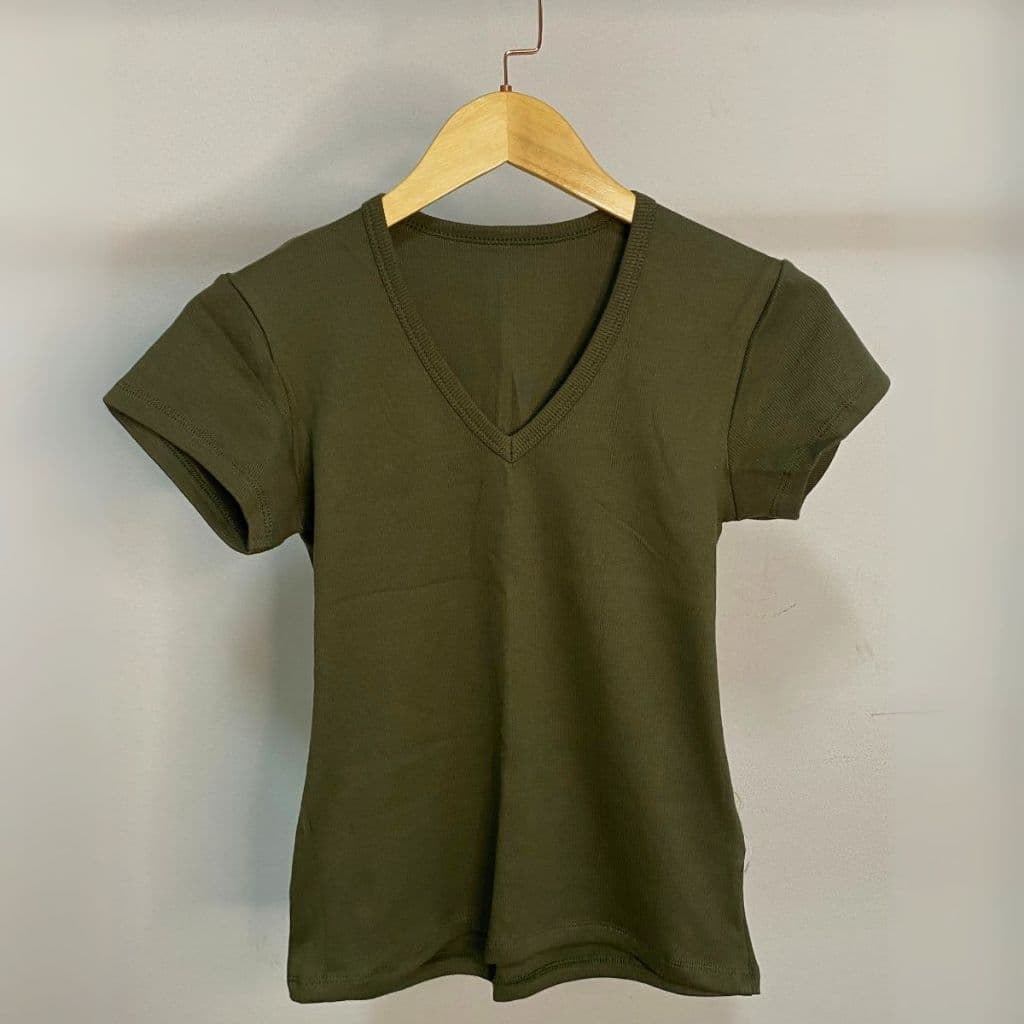 Blusa Canelada Gola V Feminina Baby Look Tee Manga Curta Básica Algodão