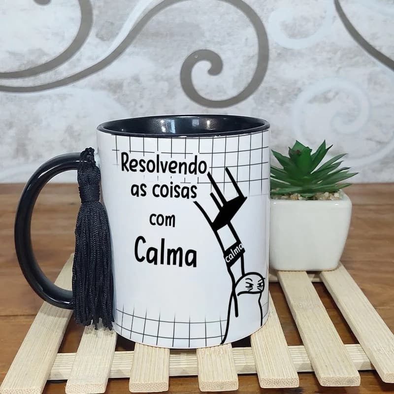 Caneca Resolvendo as coisas com calma - Meme datena