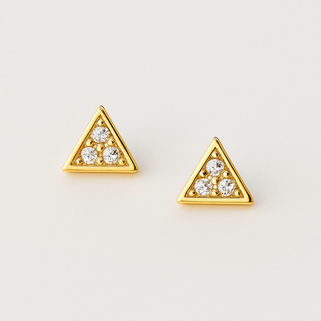 Mini Brinco Triângulo com Zircônias – Minimalista, Delicado e Elegante - Banhado Ouro 18k Prata 925