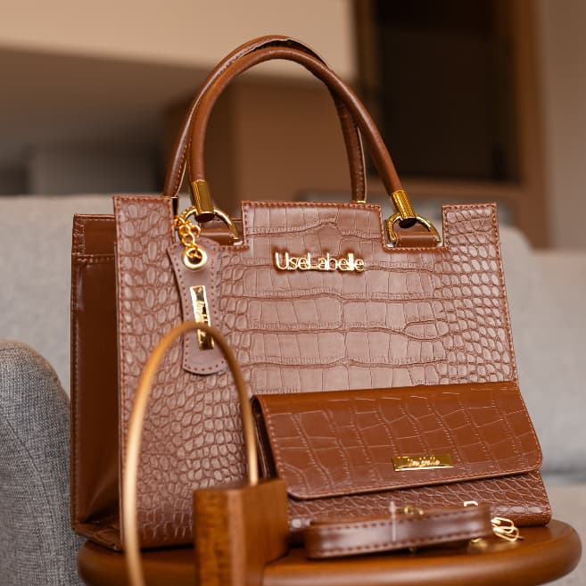 Bolsa Feminina em Couro Resistente Alta Qualidade + Alça Ombro + Carteira Soft Luxo Oferta