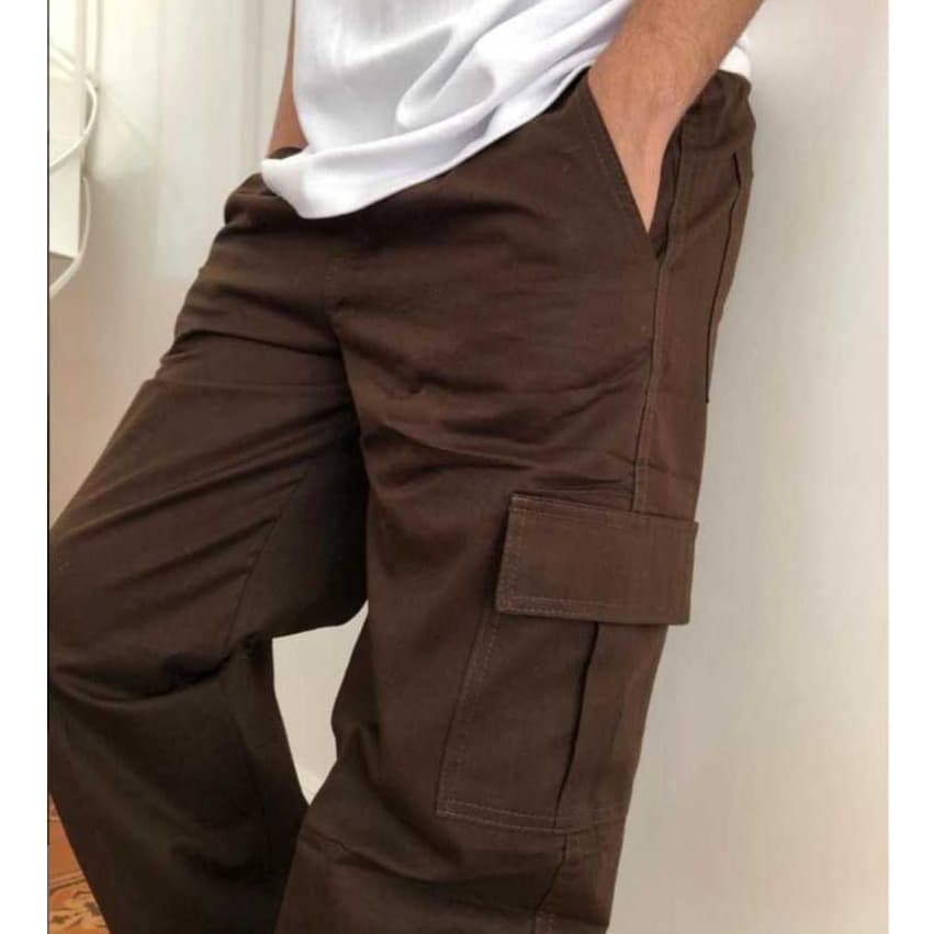 calça cargo sarja marrom masculino possui 5 bolsos e regulagem na cintura